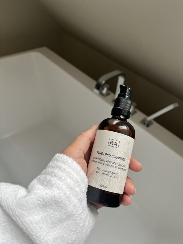 Pure lipid cleanser