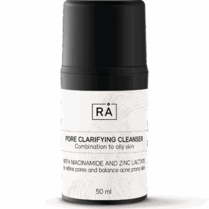 Liten størrelse av rens med niacinamide og zinc melkesyre som balanserer en fet og akneutsatt hud. Perfekt til reiser.