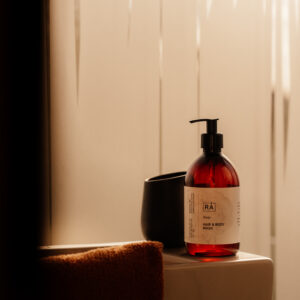 RÅ skincare såpe på Furu speilglasshytter