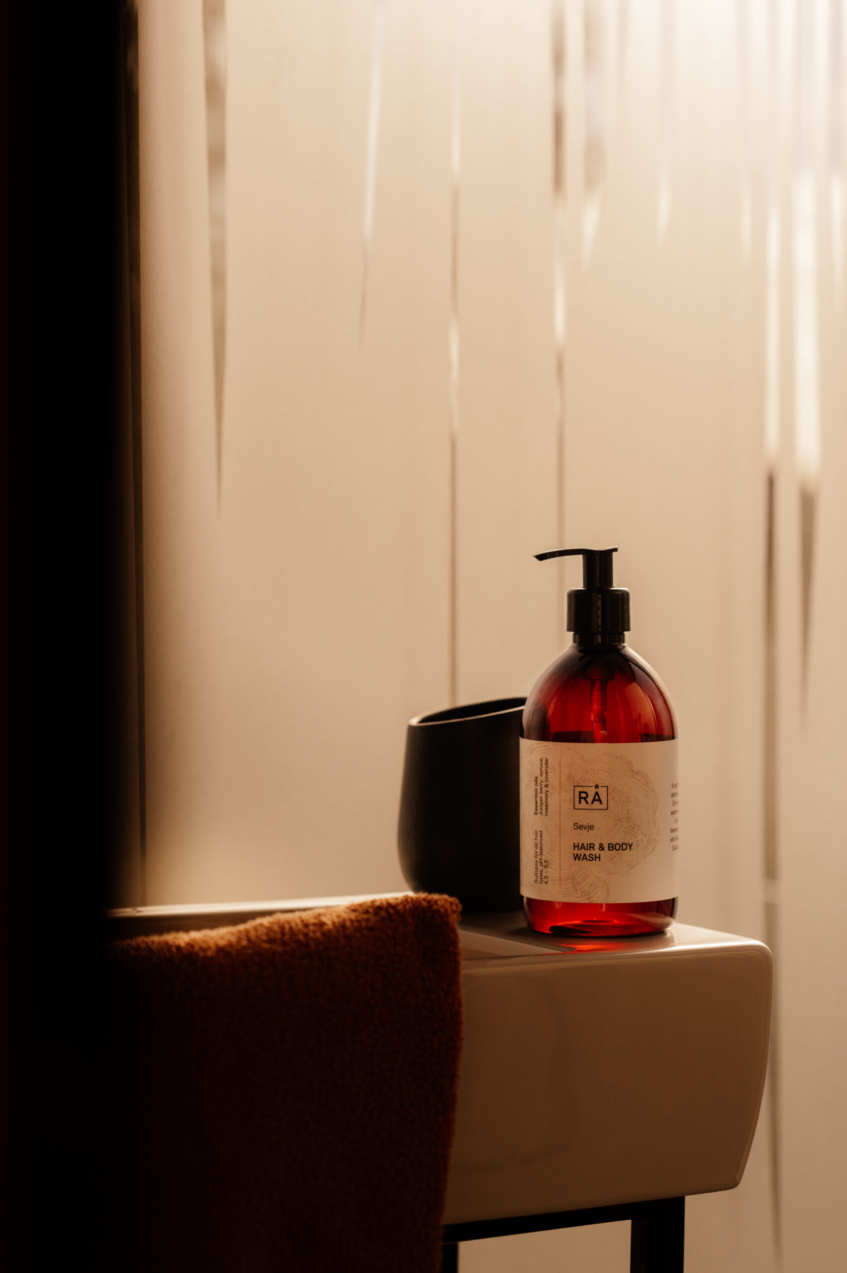 RÅ skincare såpe på Furu speilglasshytter