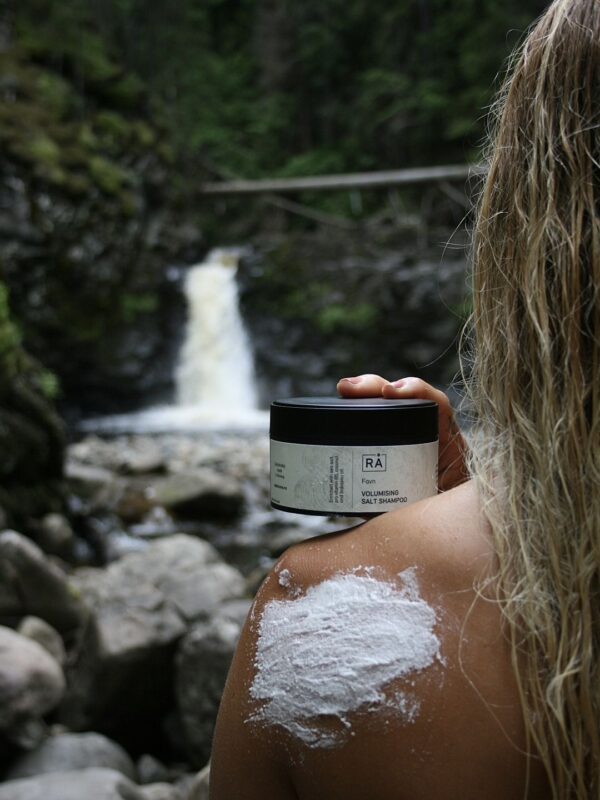 RÅ Skincare Favn volumising salt shampoo