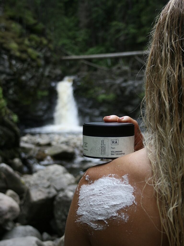 RÅ Skincare Favn volumising salt shampoo
